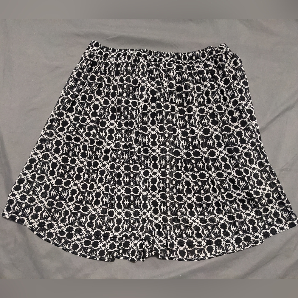 Hollister Geometric Black and White Flowy Skater Skirt